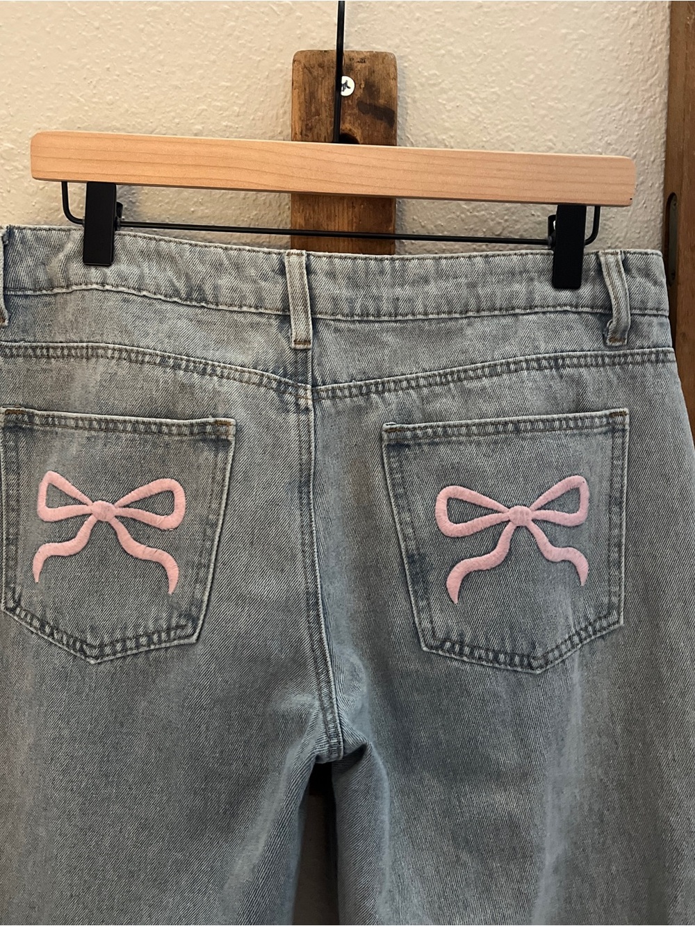 $98 Edikted Wide Leg Baggy Denim Jeans Pink Bows on Pockets Size Medium - Picture 6 of 10